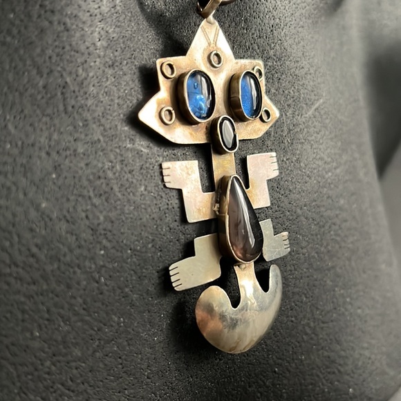 Ecuardorian Pre-Columbian Figure Pendant Necklace - Picture 8 of 14